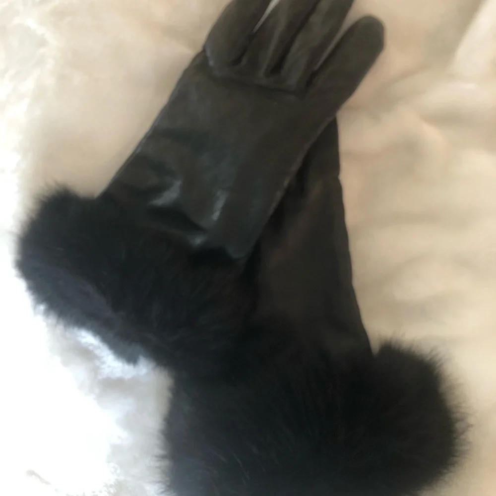 Black Leather Gloves with faux Fur Cuff - Women's Winter Accessory